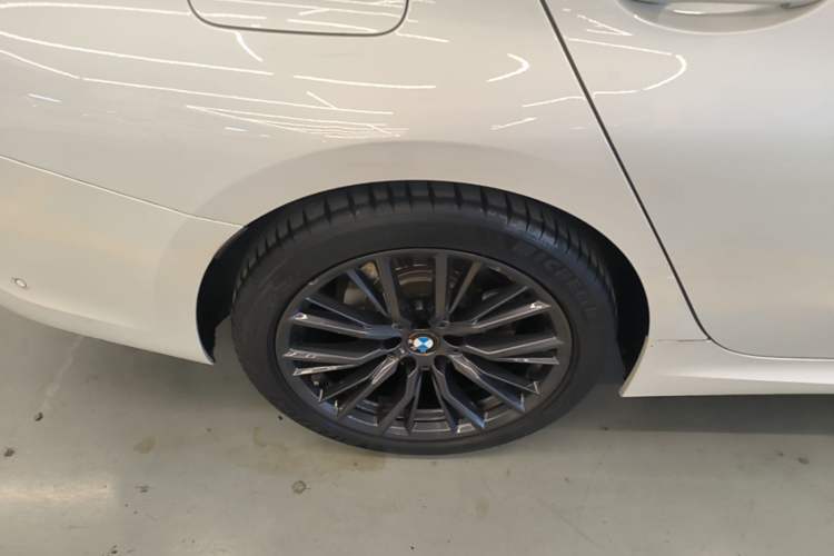 Used BMW 3 Series 2021 Restyled 325i M Sport Night Edition Package Right Rear Wheel Hub