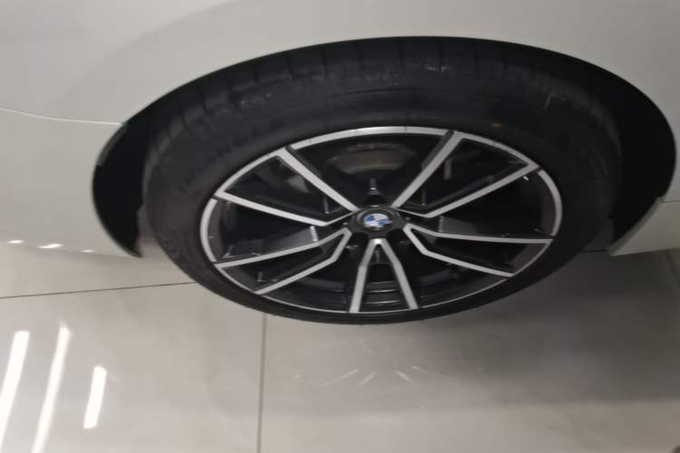 Used BMW 3 Series 2021 Second Facelift 320Li M Sport Package Right Rear Wheel Hub