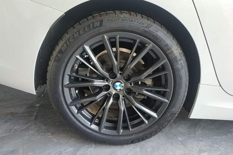 Used BMW 3 Series 2021 325i M Sport Night Edition package Right Rear Wheel Hub