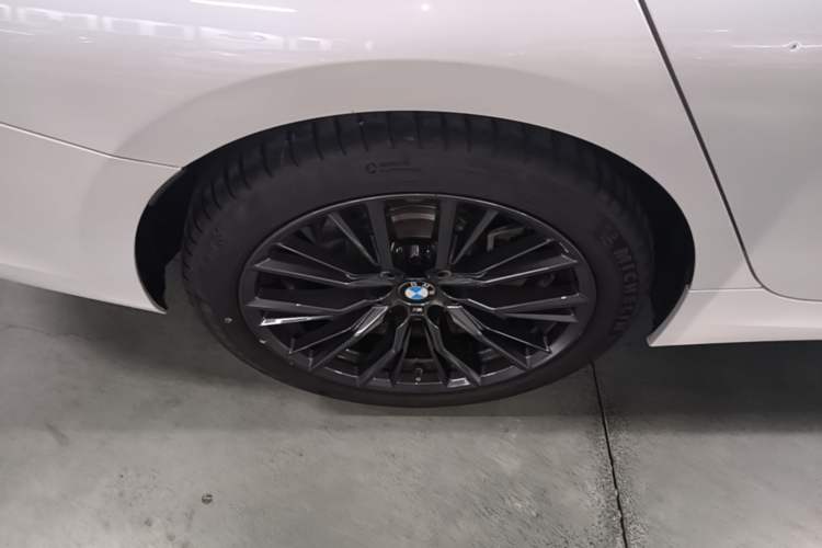 Used BMW 3 Series 2021 Second Facelift 325Li M Sport Night Edition Package Right Rear Wheel Hub