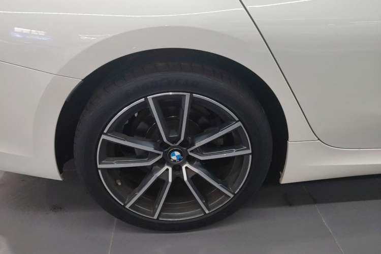 Used BMW 3 Series 2021 Second Facelift 325Li M Sport Package Right Rear Wheel Hub