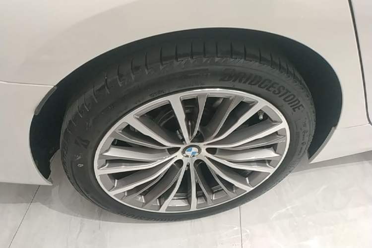 Used BMW 3 Series 2021 320i Sport Package Right Rear Wheel Hub