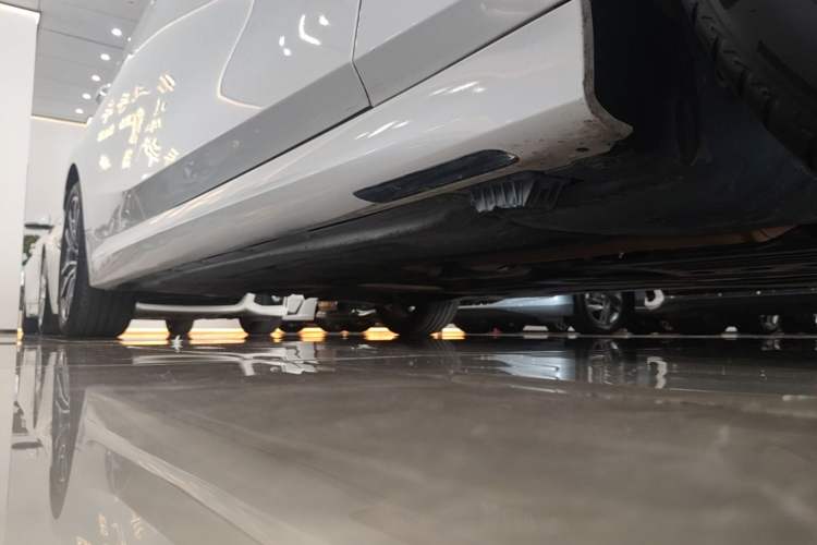 Used BMW 3 Series 2021 Second Facelift 320Li M Sport Package Right Side Sill