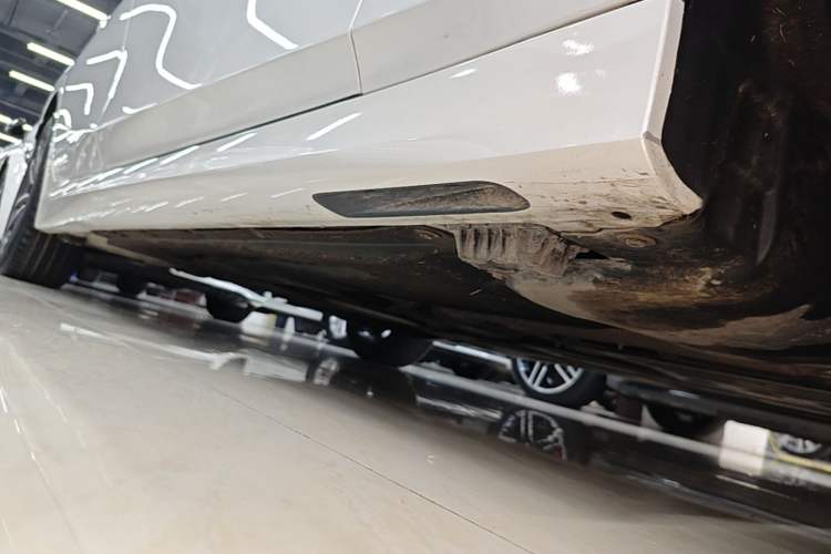 Used BMW 3 Series 2021 Restyled 325Li M Sport Package Right Side Sill