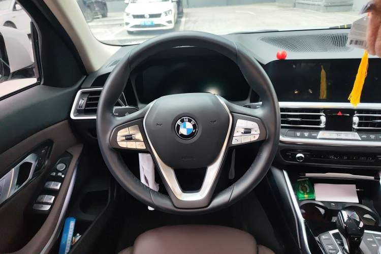Used BMW 3 Series 2021 Second Facelift 320i Sport Package Steering Wheel
