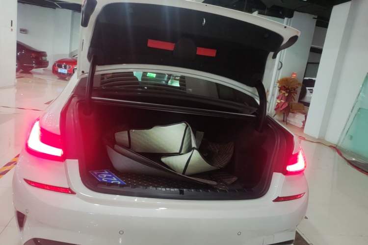 Used BMW 3 Series 2021 325i M Sport Night Edition package Trunk