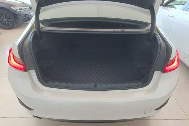 Used BMW 3 Series 2021 320i Sport Package Trunk