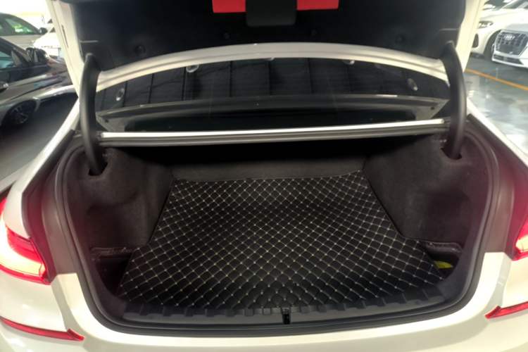 Used BMW 3 Series 2021 Second Facelift 320Li M Sport Package Trunk
