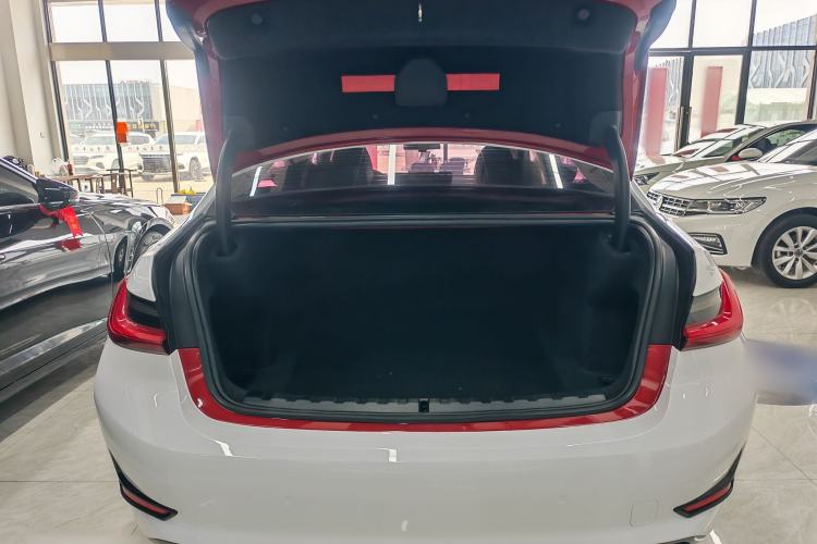 Used BMW 3 Series 2021 320i Sport Package Trunk