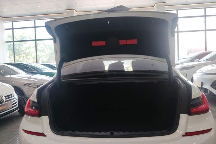 Used BMW 3 Series 2021 Second Facelift 320Li M Sport Package Trunk