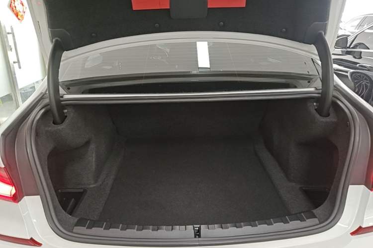 Used BMW 3 Series 2021 Second Facelift 320Li M Sport Package Trunk
