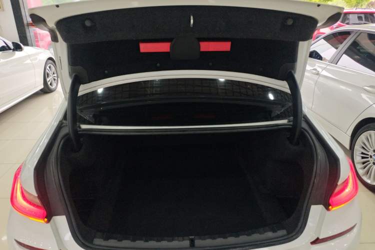 Used BMW 3 Series 2021 Second Facelift 320Li M Sport Package Trunk