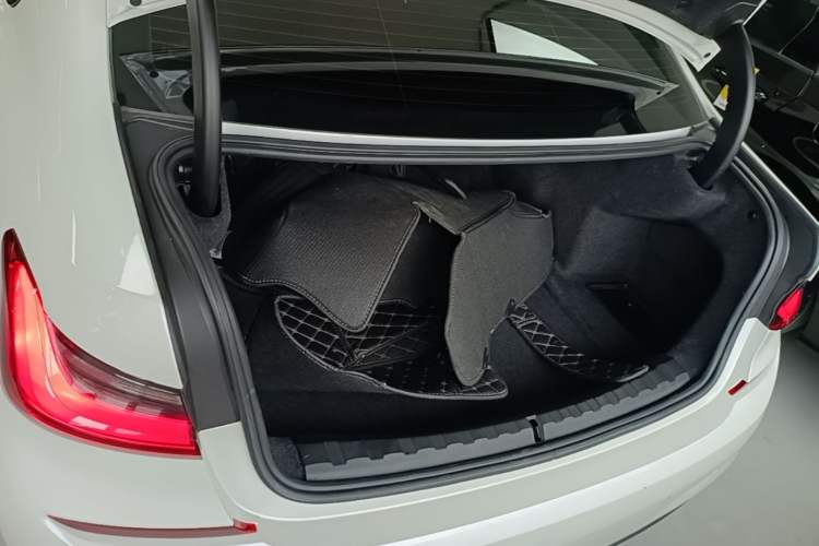 Used BMW 3 Series 2021 Second Facelift 325i M Sport Night Edition Package Trunk