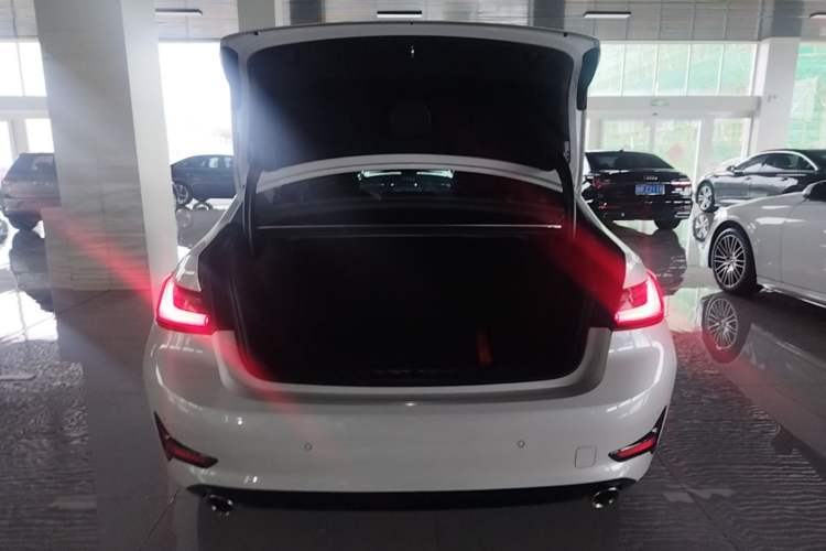 Used BMW 3 Series 2021 320i Sport Package Trunk