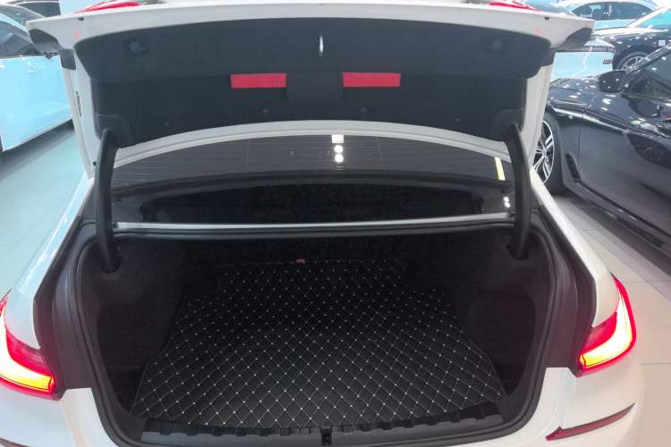 Used BMW 3 Series 2021 Second Facelift 325Li M Sport Package Trunk