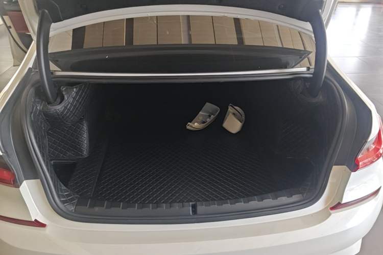 Used BMW 3 Series 2021 Second Facelift 325i M Sport Package Trunk