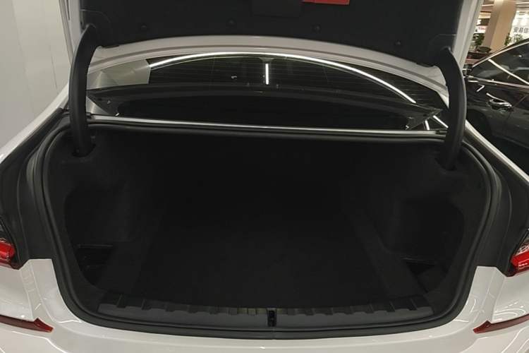 Used BMW 3 Series 2021 Restyled 325Li M Sport Package Trunk