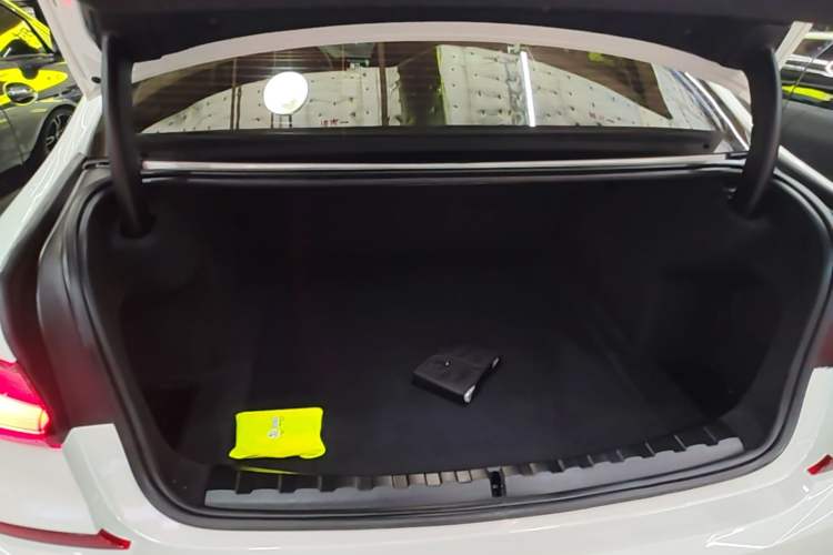 Used BMW 3 Series 2021 Second Facelift 325i M Sport Package Trunk