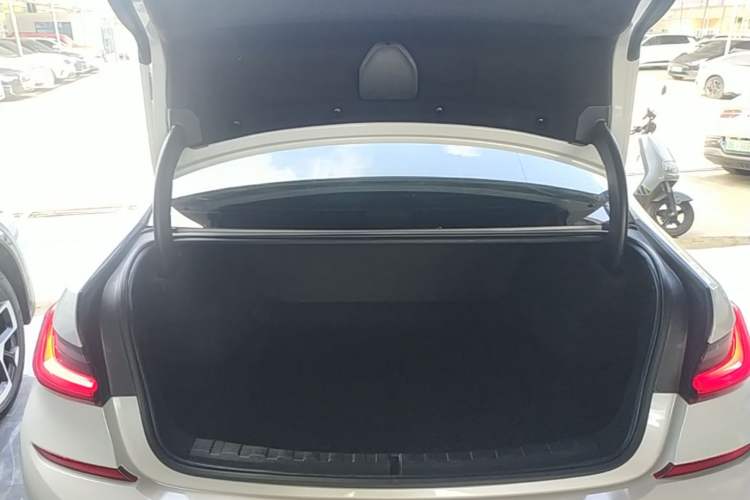 Used BMW 3 Series 2021 325i M Sport Night Edition package Trunk