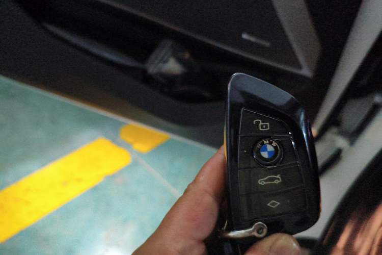 Used BMW 3 Series 2021 Second Facelift 325Li M Sport Night Edition Package Vehicle Key
