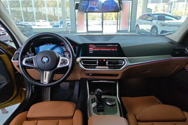 Used BMW 3 Series 2021 330i M Sport Night Edition Center Console