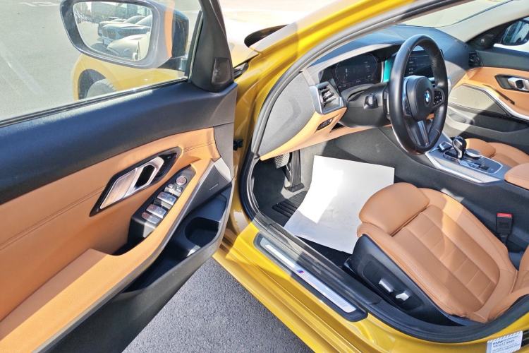 Used BMW 3 Series 2021 325i M Sport Night Edition package Interior 3