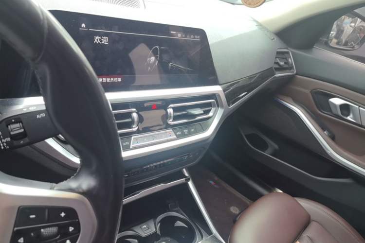 Used BMW 3 Series 2022 320Li M Sport Package Audio And AC Panel