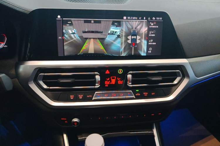 Used BMW 3 Series 2022 Restyled 330Li xDrive M Sport Night Edition Package Audio And AC Panel