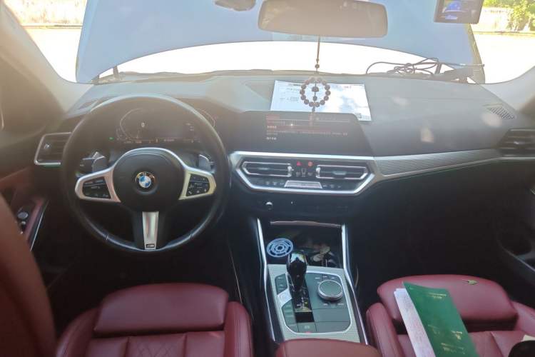 Used BMW 3 Series 2022 330i M Sport Night Edition Center Console