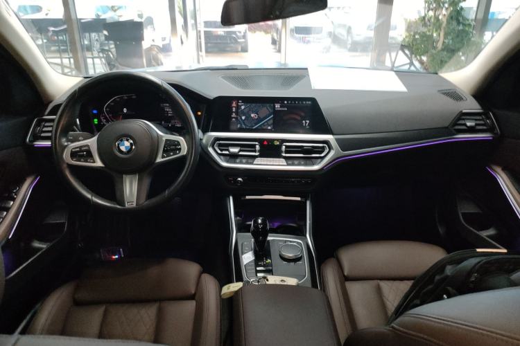 Used BMW 3 Series 2022 325i M Sport Package Center Console