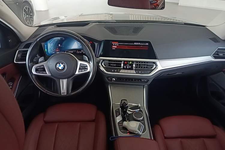 Used BMW 3 Series 2022 330i M Sport Night Edition Center Console