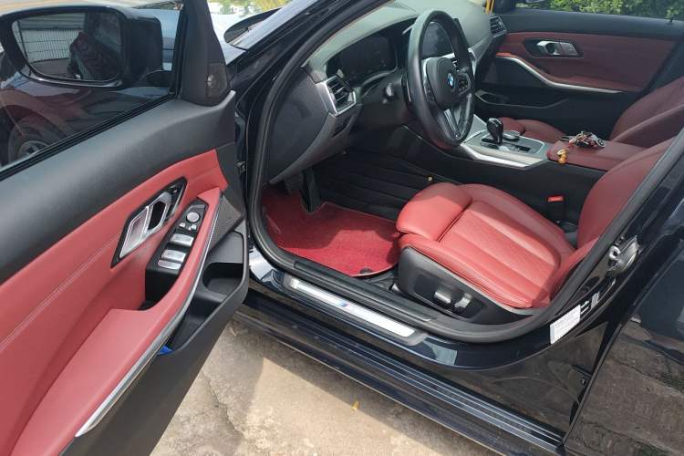 Used BMW 3 Series 2022 Revised 325i M Sport Night Edition Package Driver Seat
