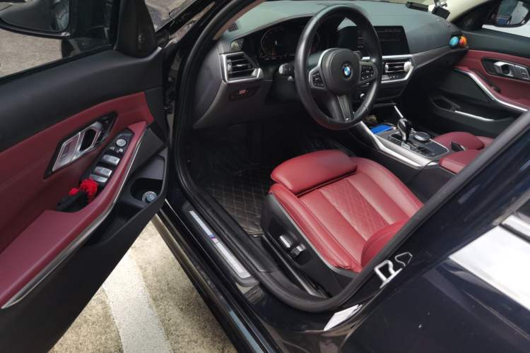 Used BMW 3 Series 2022 325i M Sport Night Edition Package Driver Seat