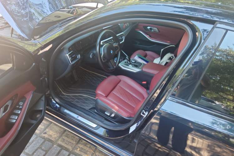 Used BMW 3 Series 2022 330i M Sport Night Edition Driver Seat
