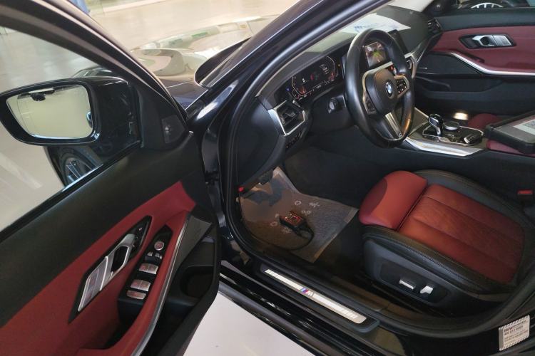 Used BMW 3 Series 2022 330i M Sport Night Edition Driver Seat