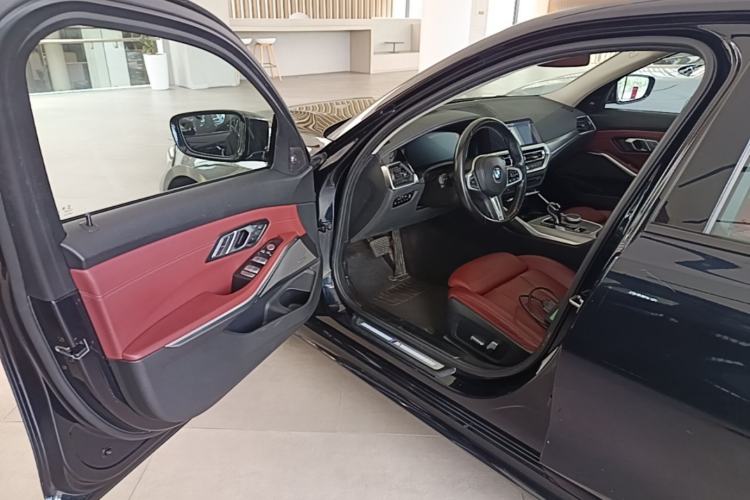 Used BMW 3 Series 2022 330i M Sport Night Edition Driver Seat