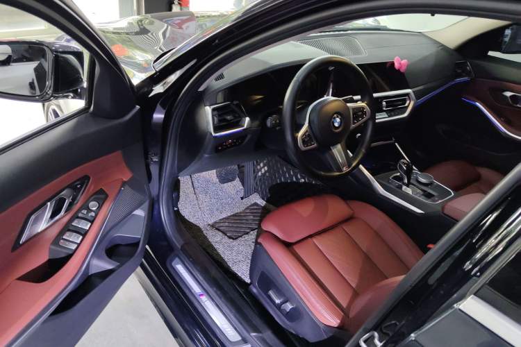 Used BMW 3 Series 2022 325i M Sport Package Driver Seat