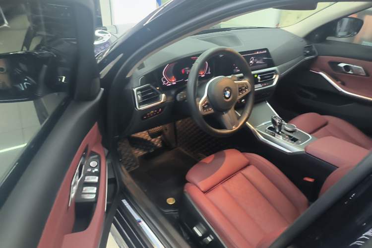 Used BMW 3 Series 2022 325i M Sport Night Edition Package Driver Seat