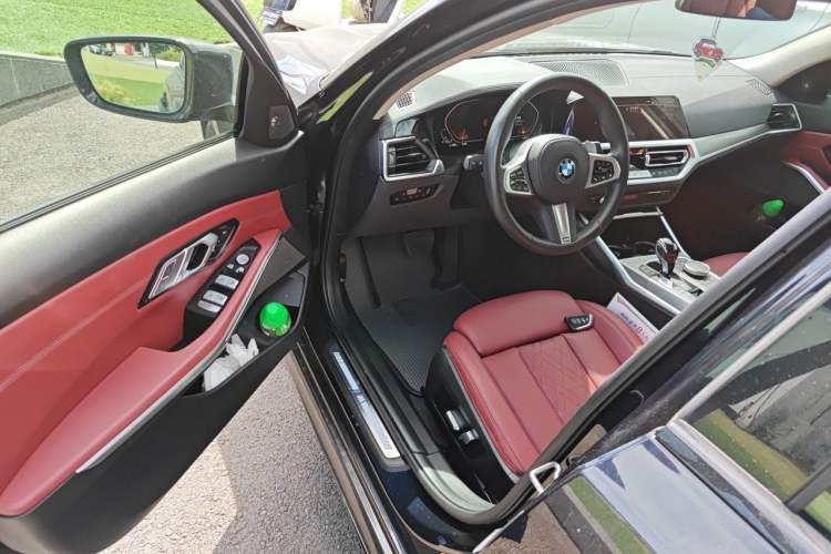 Used BMW 3 Series 2022 Revised 325i M Sport Night Edition Package Driver Seat