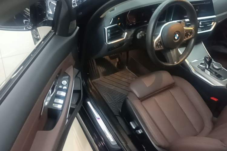Used BMW 3 Series 2022 Revised 325i M Sport Night Edition Package Driver Seat