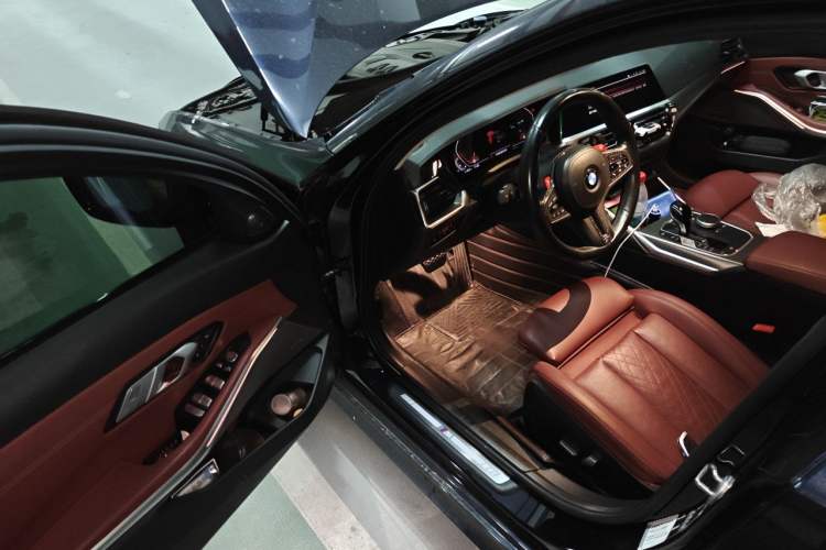 Used BMW 3 Series 2022 330i M Sport Night Edition Driver Seat