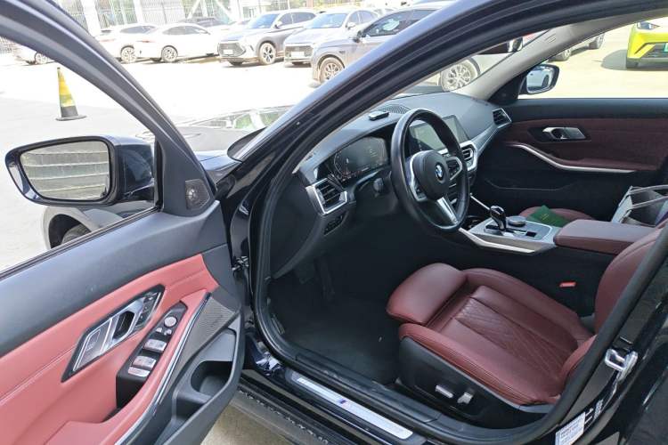 Used BMW 3 Series 2022 Revised 325i M Sport Night Edition Package Driver Seat