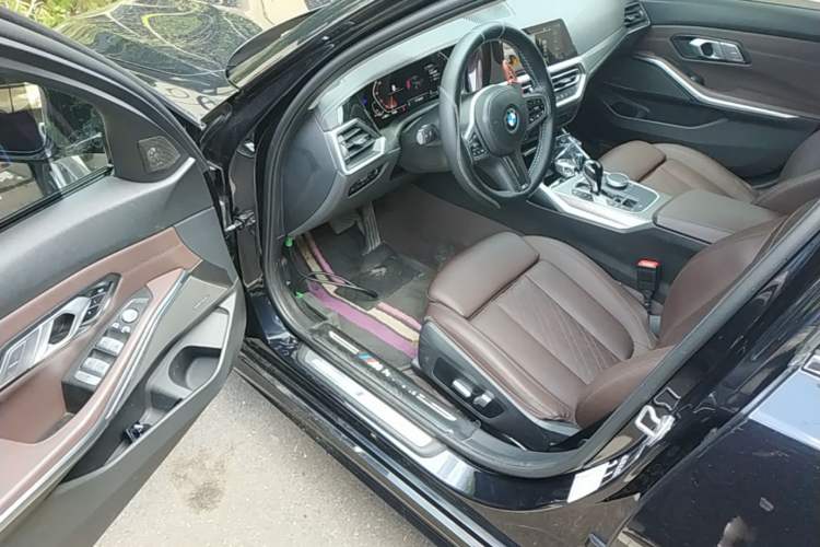 Used BMW 3 Series 2022 325i M Sport Night Edition Package Driver Seat