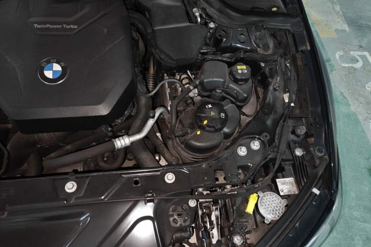 Used BMW 3 Series 2022 330i M Sport Night Edition Engine Bay Left