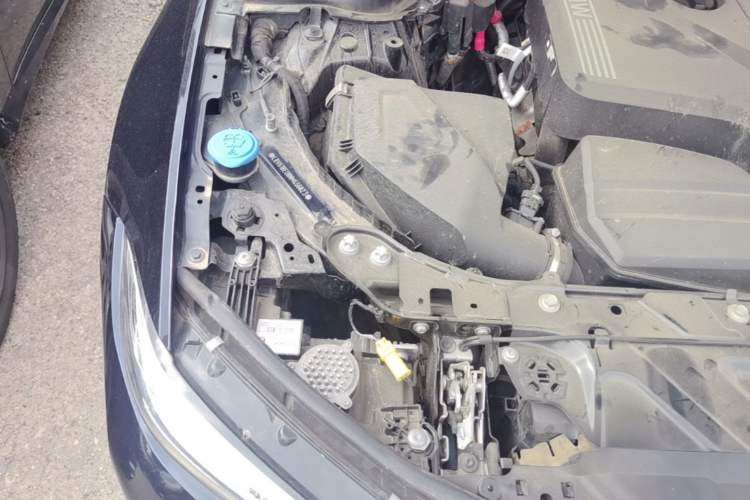 Used BMW 3 Series 2022 320Li M Sport Package Engine Bay Right