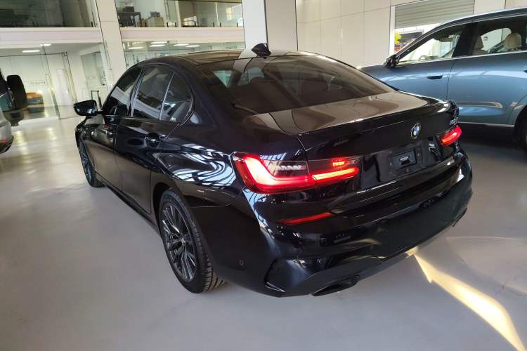 Used BMW 3 Series 2022 330i M Sport Night Edition Exterior 2