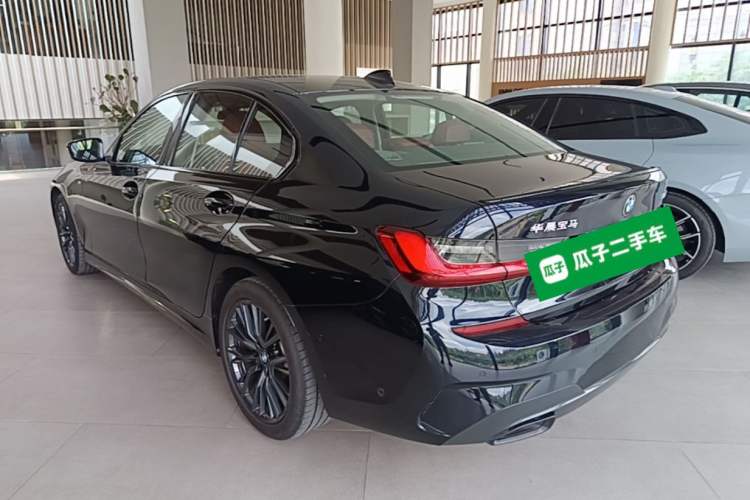 Used BMW 3 Series 2022 330i M Sport Night Edition Exterior 2