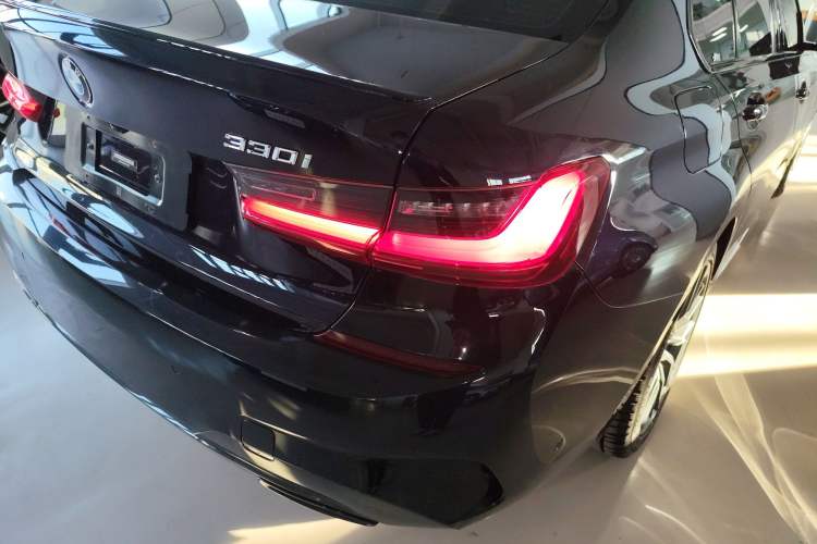 Used BMW 3 Series 2022 330i M Sport Night Edition Exterior 3