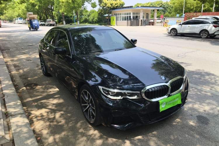 Used BMW 3 Series 2022 320Li M Sport Package Front Right 45 Deg