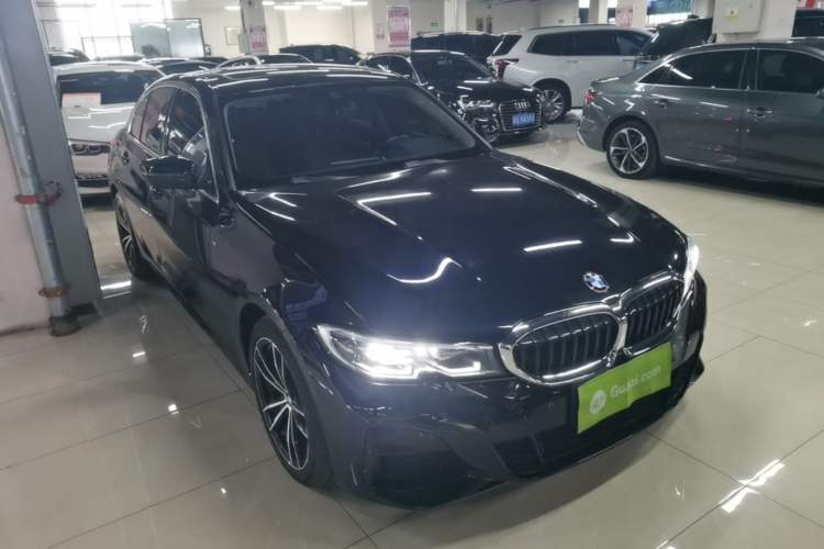 Used BMW 3 Series 2022 325i M Sport Package Front Right 45 Deg